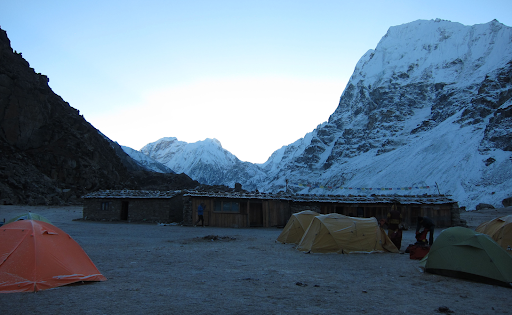 Everest vs Kanchenjunga: Which Base Camp Trek is for you?